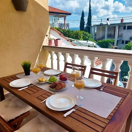 Blue Paradise Apartment *
