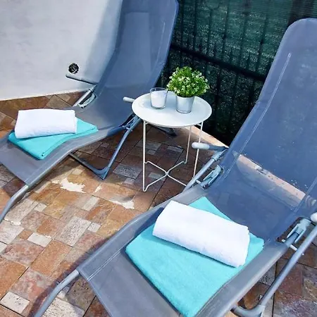 Blue Paradise Apartment *